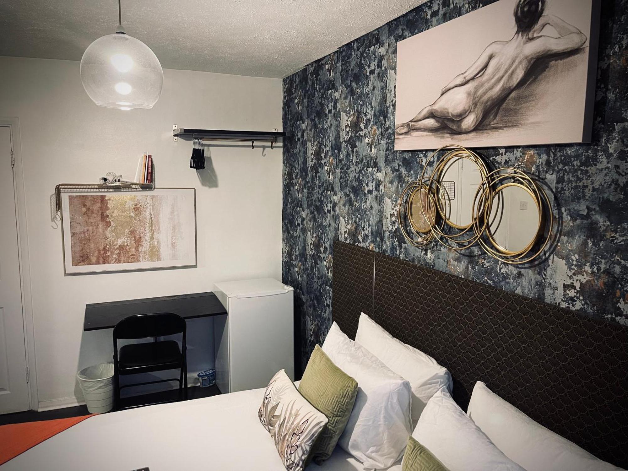R1 Superking Sized Bed & 65" Tv On The Wall In Clapham Apartment London Exterior photo